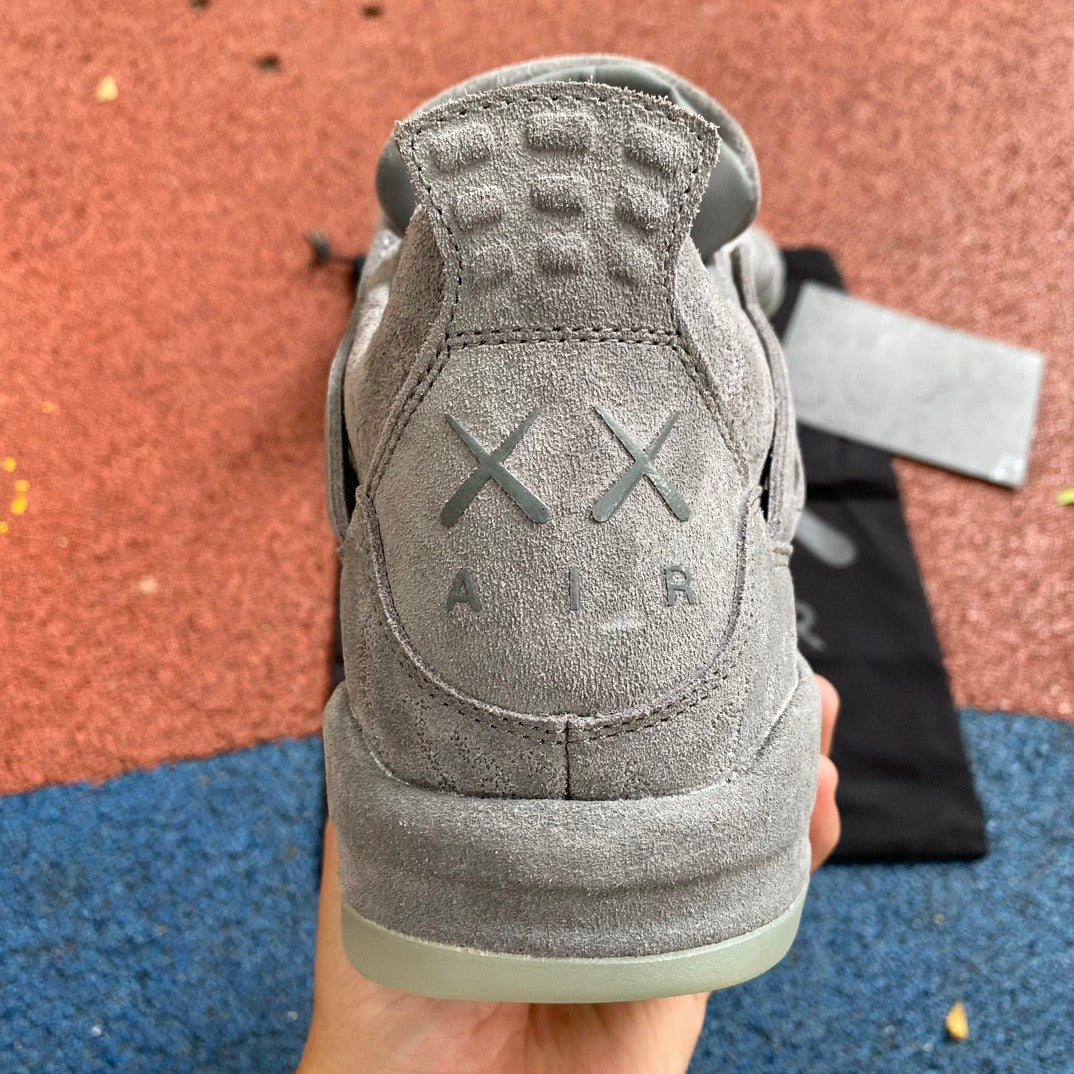 Jordan 4 Retro Kaws