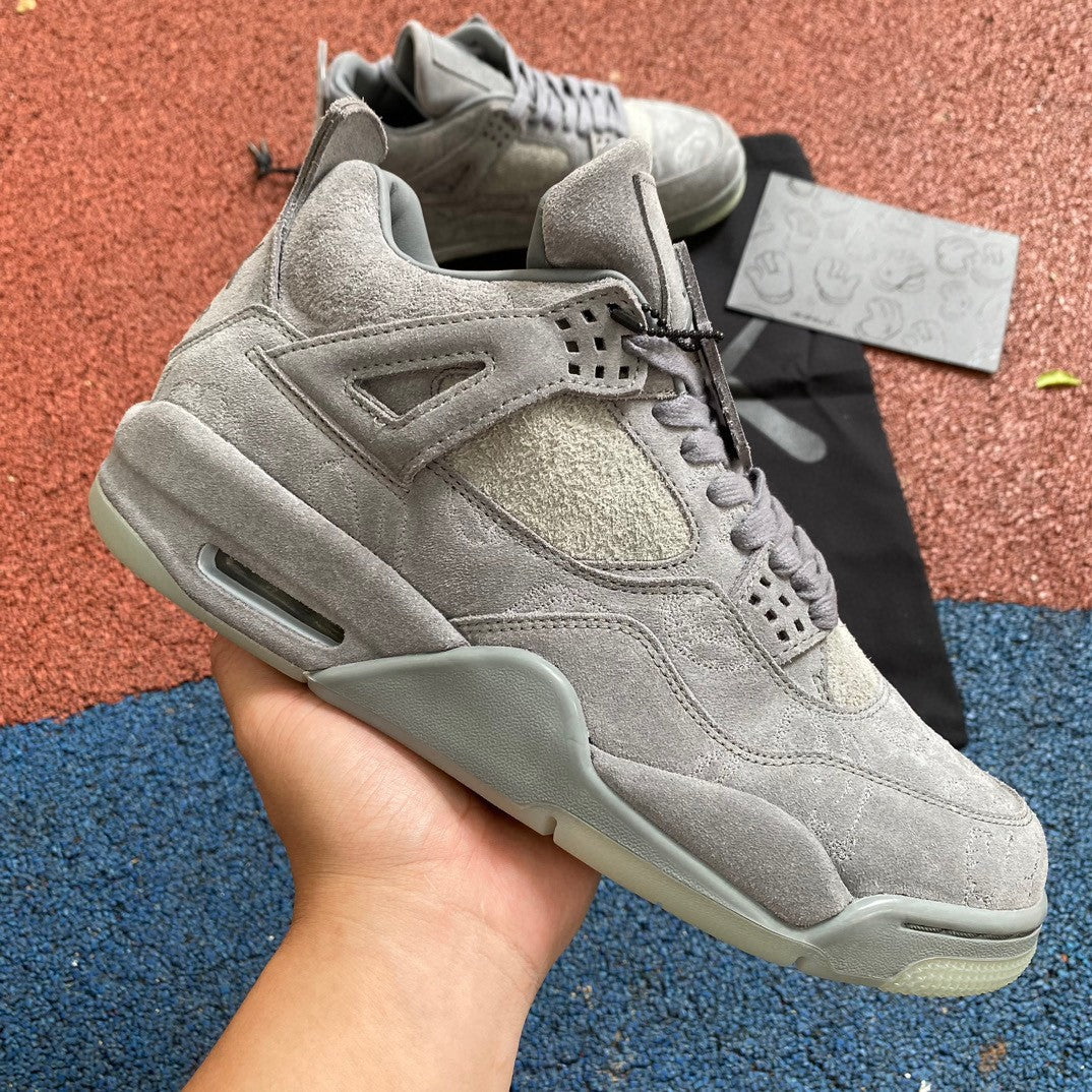 Jordan 4 Retro Kaws