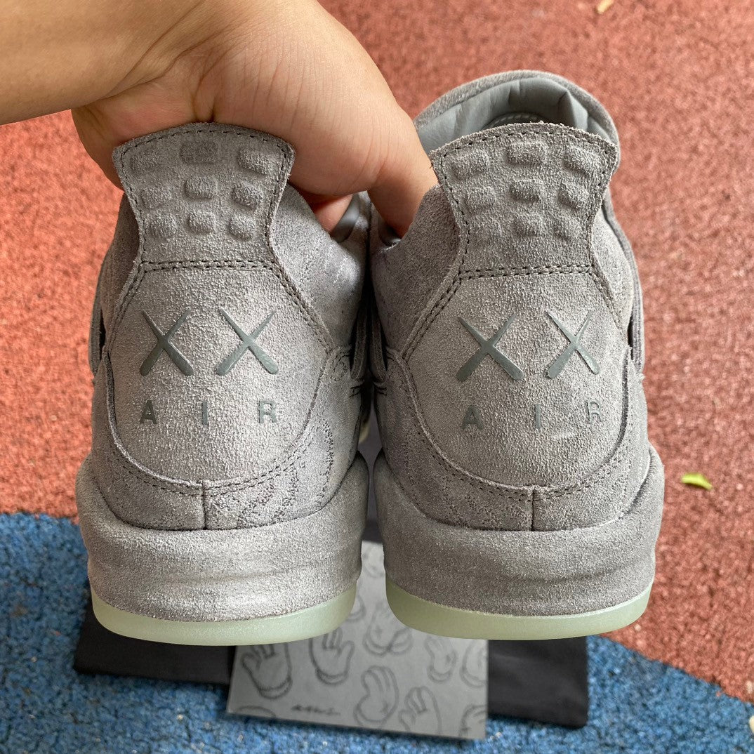 Jordan 4 Retro Kaws