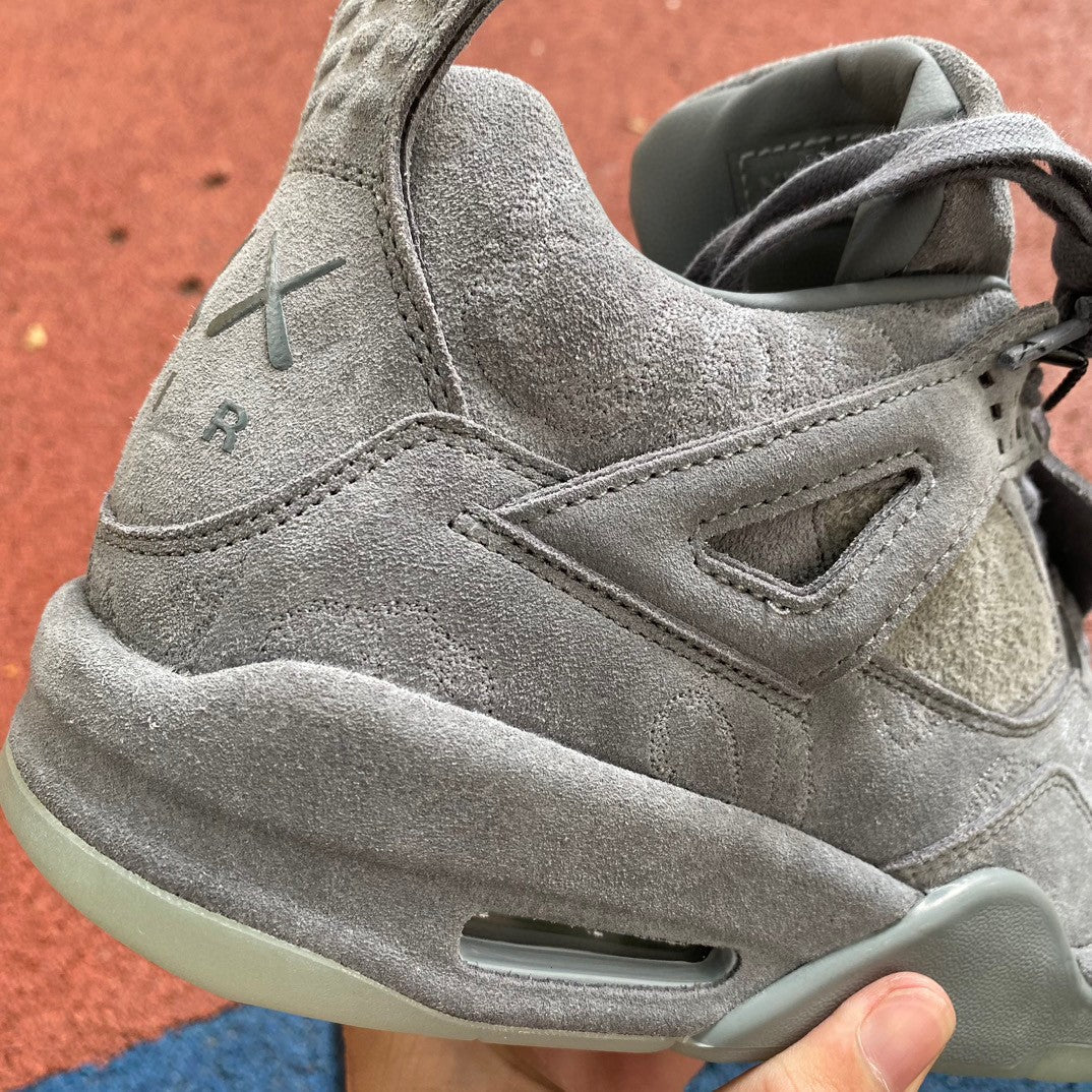 Jordan 4 Retro Kaws