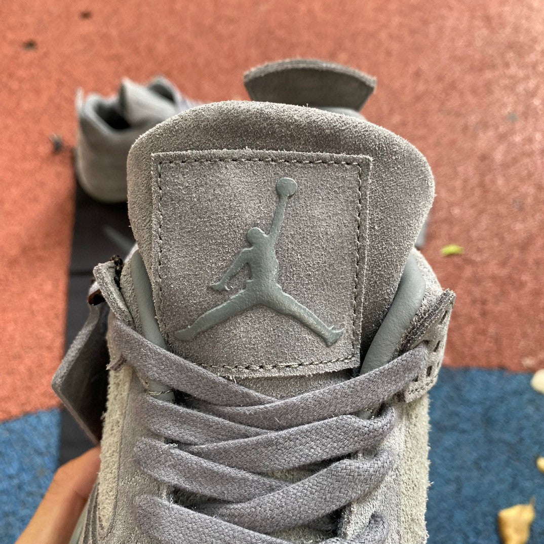 Jordan 4 Retro Kaws