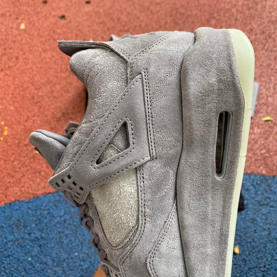 Jordan 4 Retro Kaws