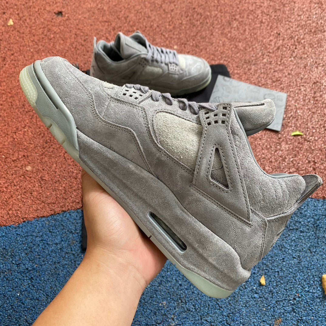 Jordan 4 Retro Kaws