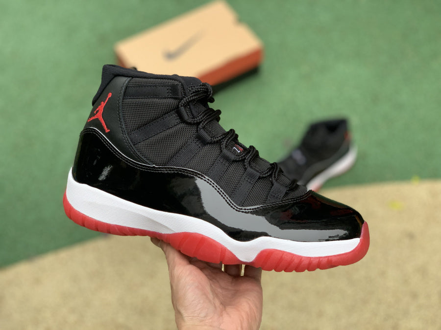 Jordan 11 Retro Playoffs Bred (2019)