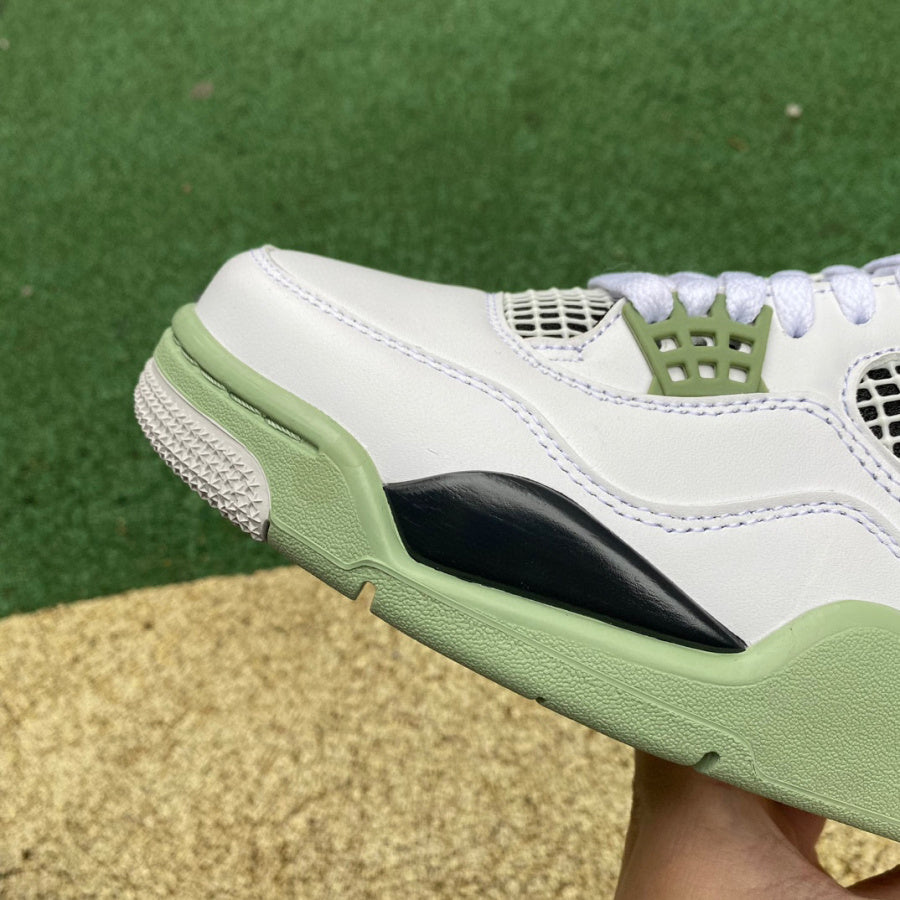 Jordan 4 Retro Seafoam