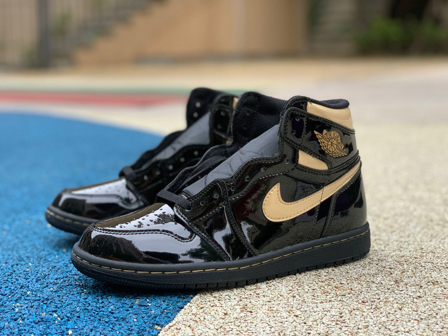 Jordan 1 Retro High Black Metallic Gold (2020)