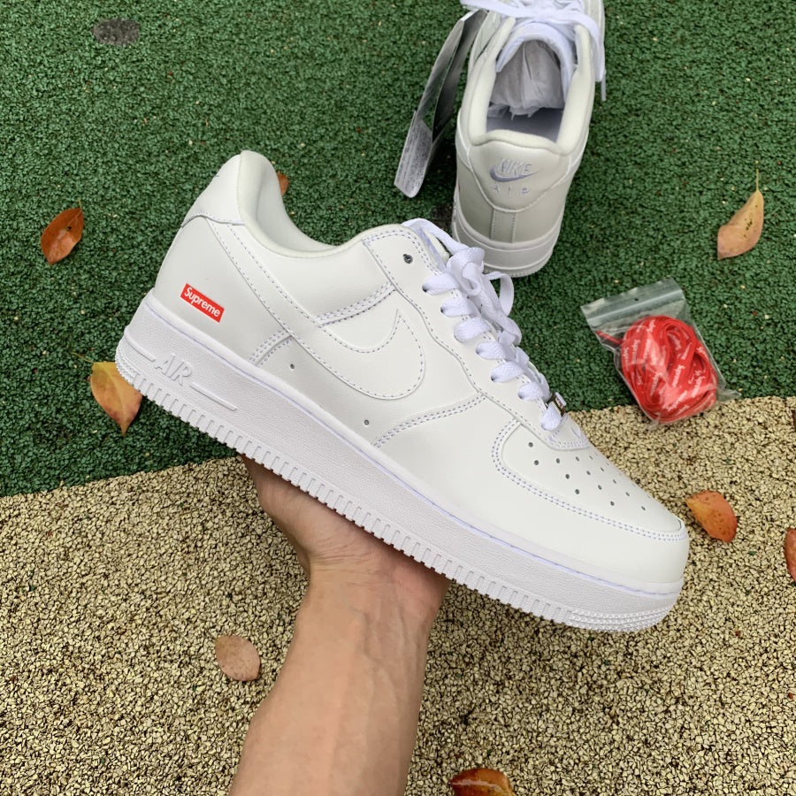 Nike Air Force 1 Low Supreme White