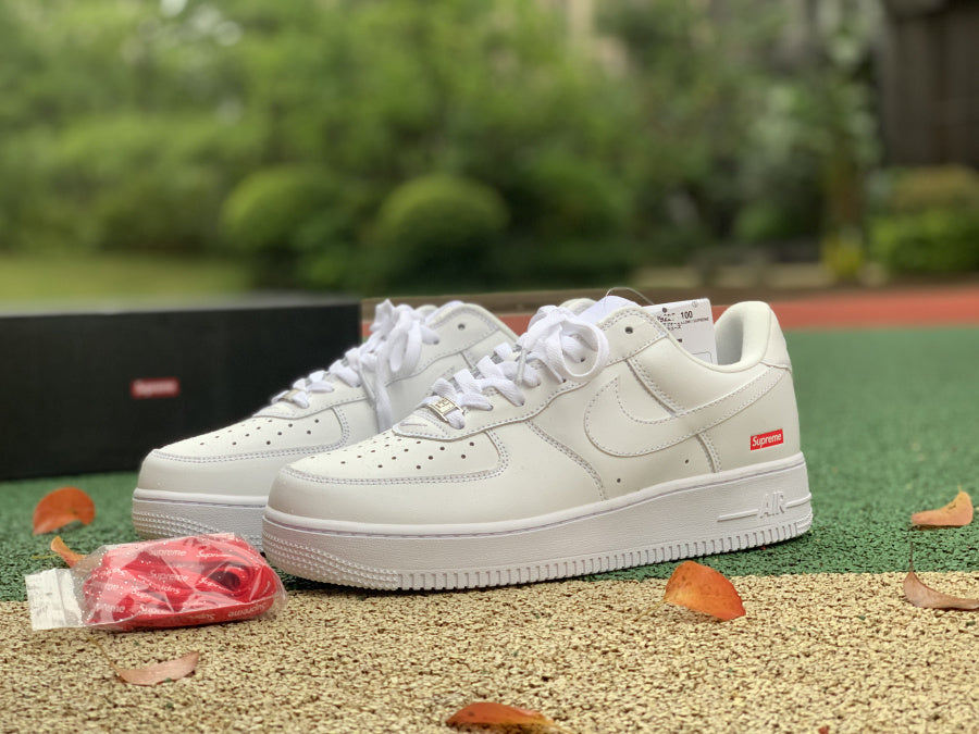 Nike Air Force 1 Low Supreme White